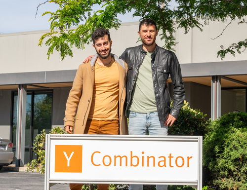 Ohad Navon and Nadav Zamir at the Y Combinator sign